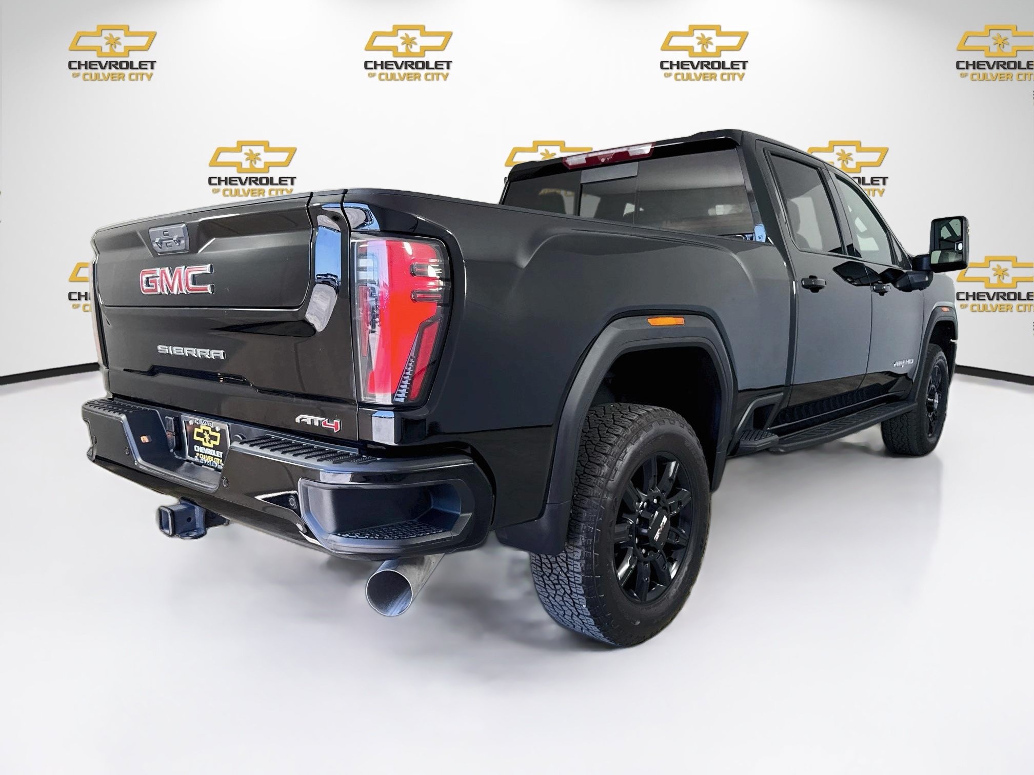 Used 2024 GMC Sierra 2500 AT4 w/ AT4 Premium Plus Package AWD/4WD image 8