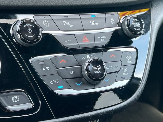 Used 2025 Chrysler Pacifica Select FWD image 28