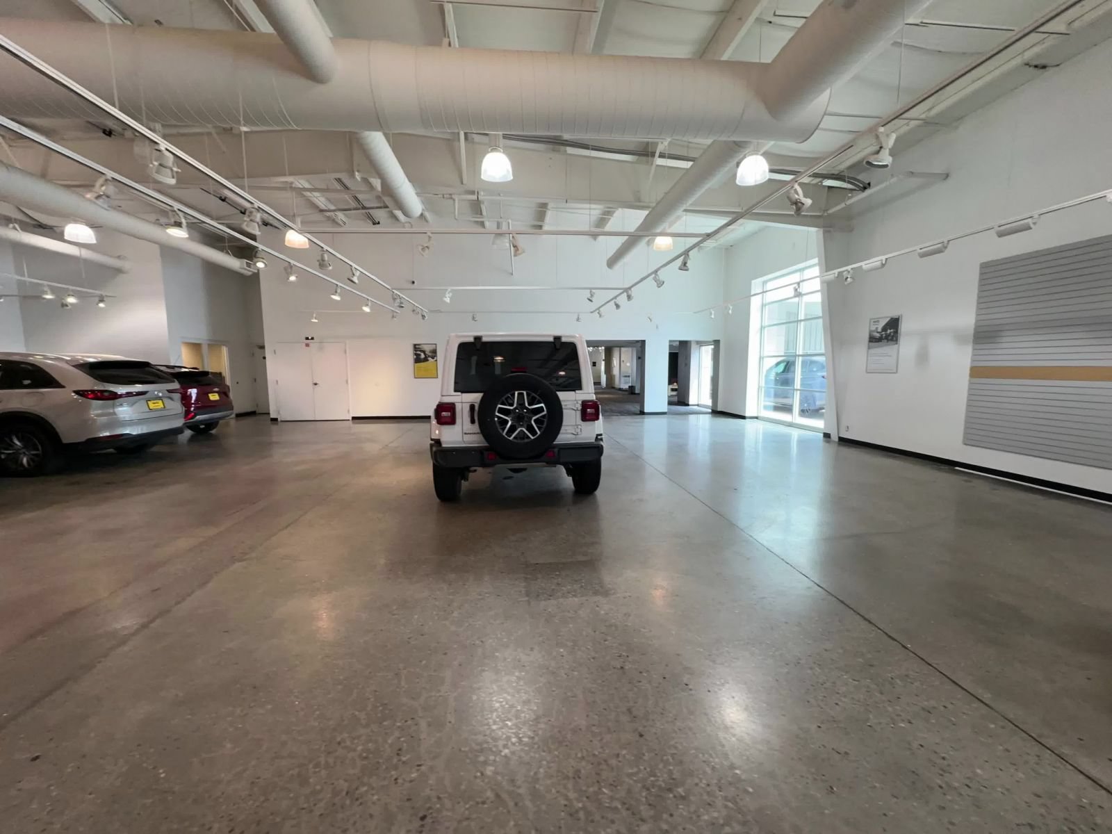 Used 2025 Jeep Wrangler Unlimited Sahara AWD/4WD image 15