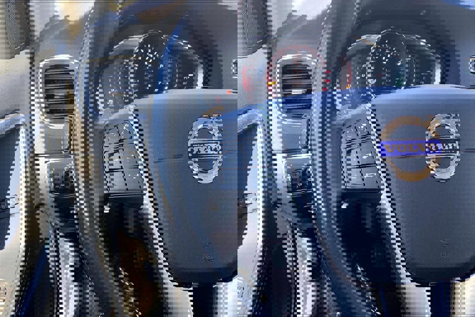 Used 2017 Volvo V60 T5 Platinum w/ Climate Package image 24