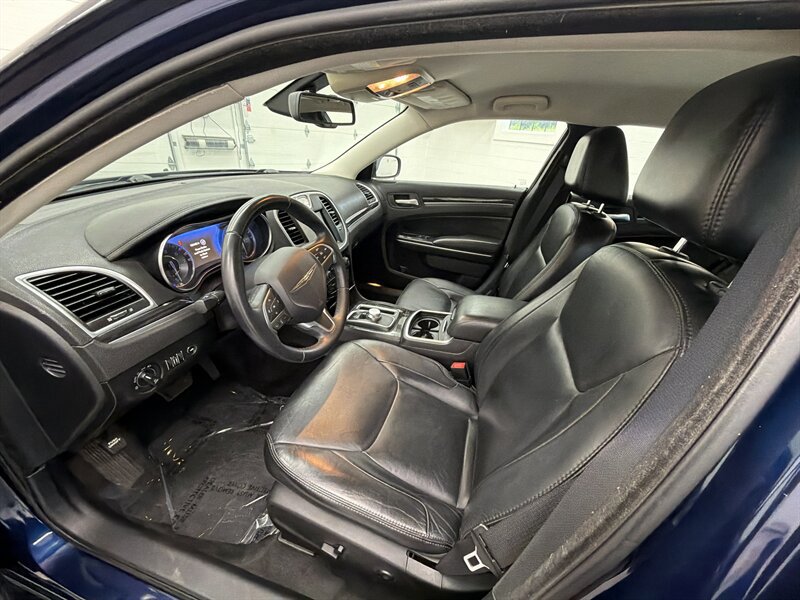 Used 2015 Chrysler 300 Limited w/ Driver Convenience Group RWD image 10