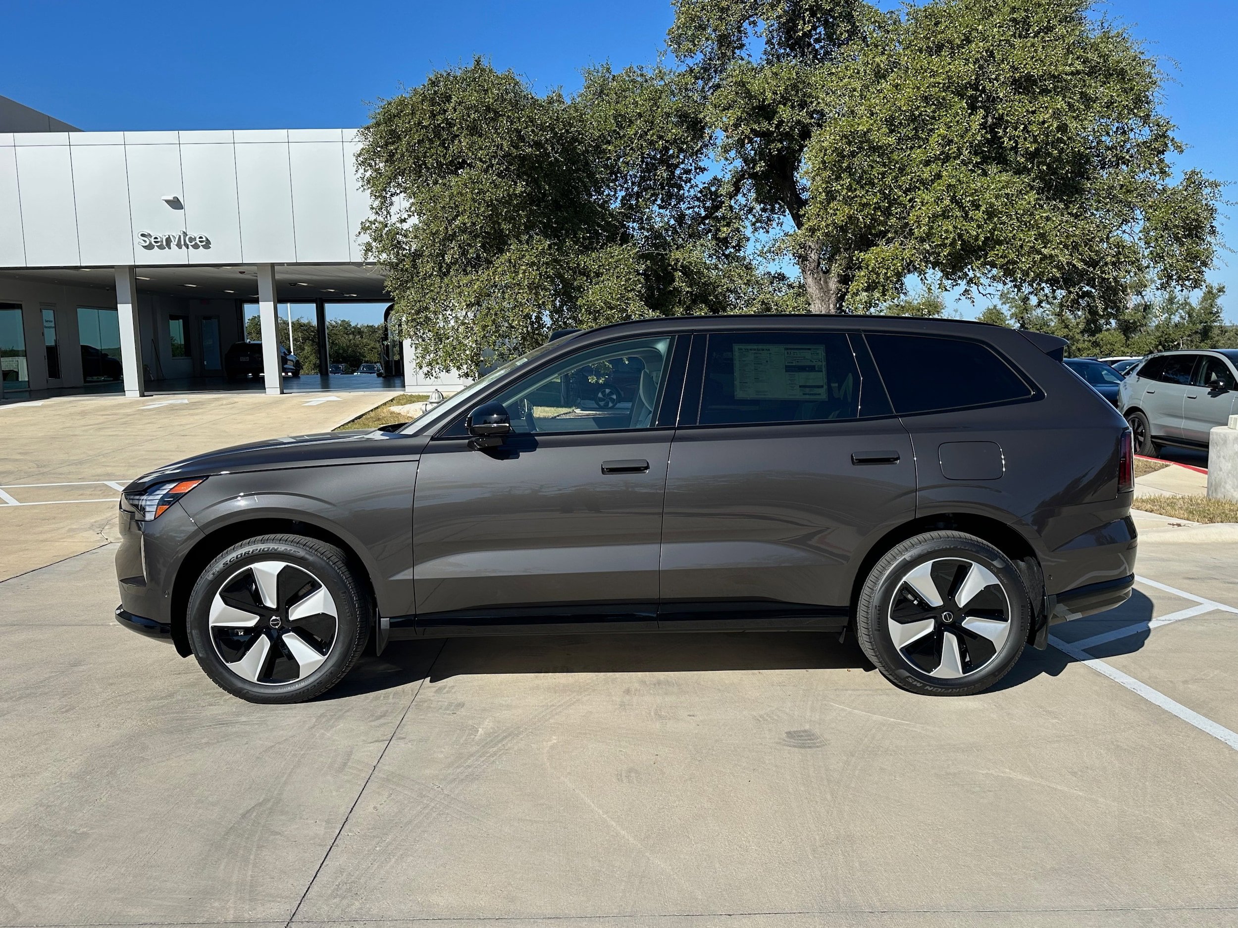 New 2025 Volvo EX90 Plus w/ Protection Package Premier AWD/4WD image 3