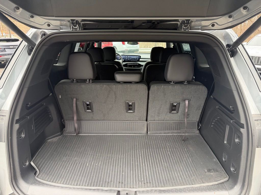 Used 2025 Buick Enclave Sport Touring w/ LPO, All-Weather Package image 34