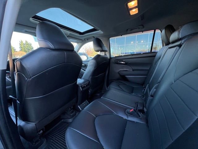 Used 2022 Toyota Highlander XLE image 15