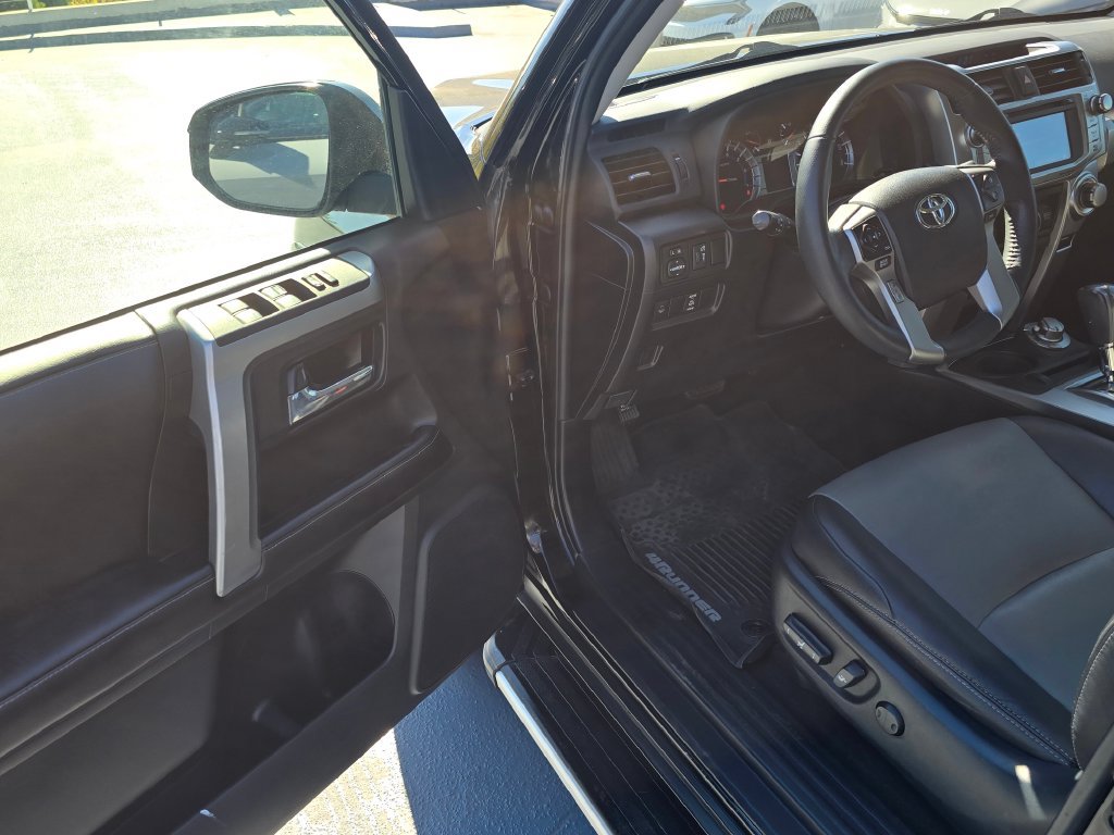 Used 2017 Toyota 4Runner SR5 Premium AWD/4WD image 19