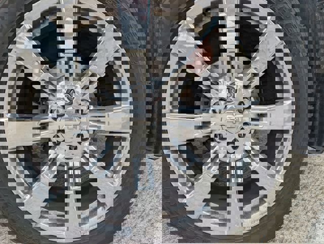 Used 2013 Chevrolet Avalanche LTZ image 6