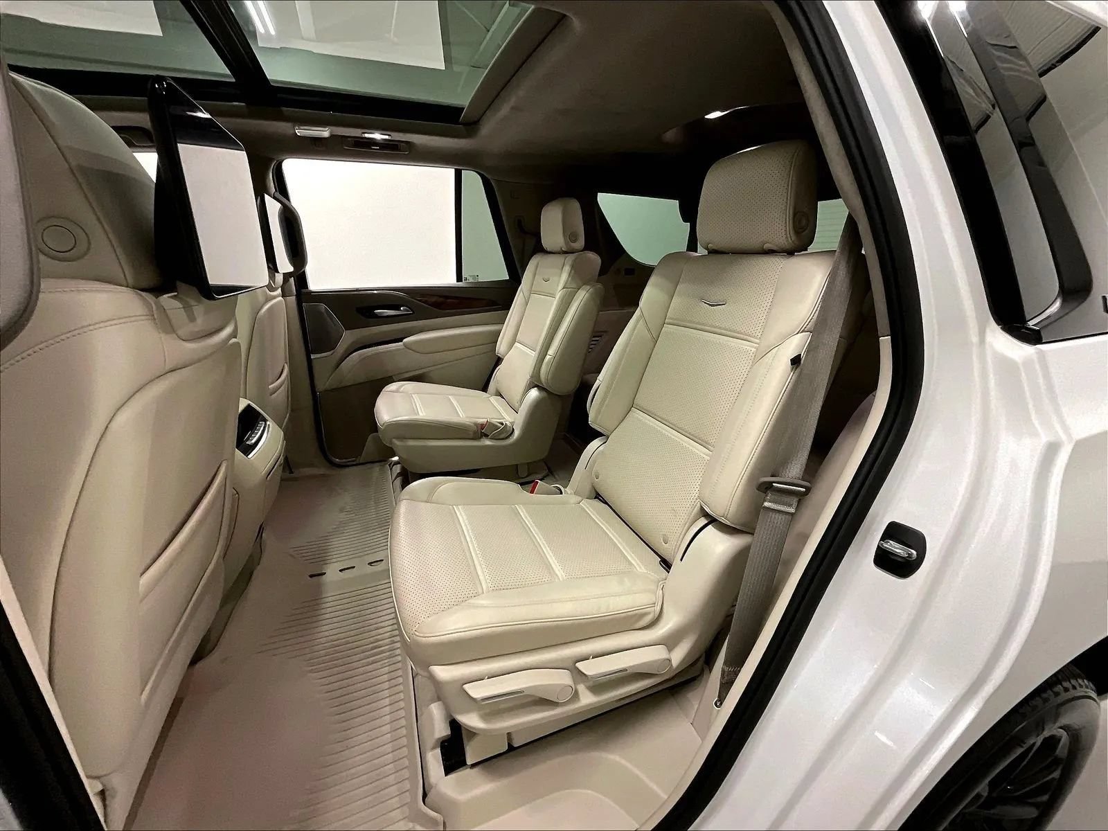 Used 2024 Cadillac Escalade Sport Platinum w/ LPO, ONYX Package AWD/4WD image 15