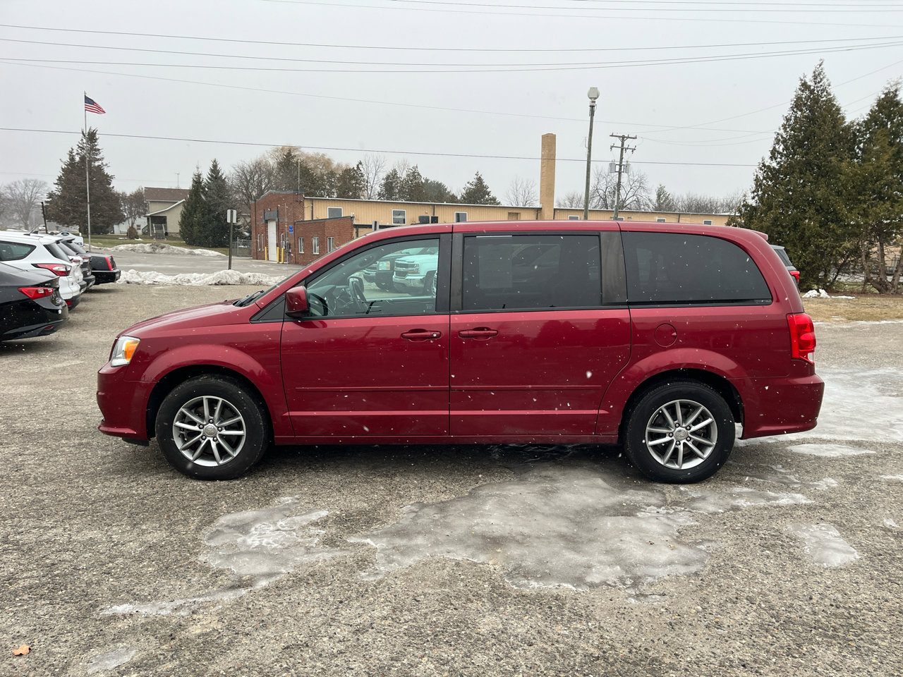 Used 2015 Dodge Grand Caravan SE image 2