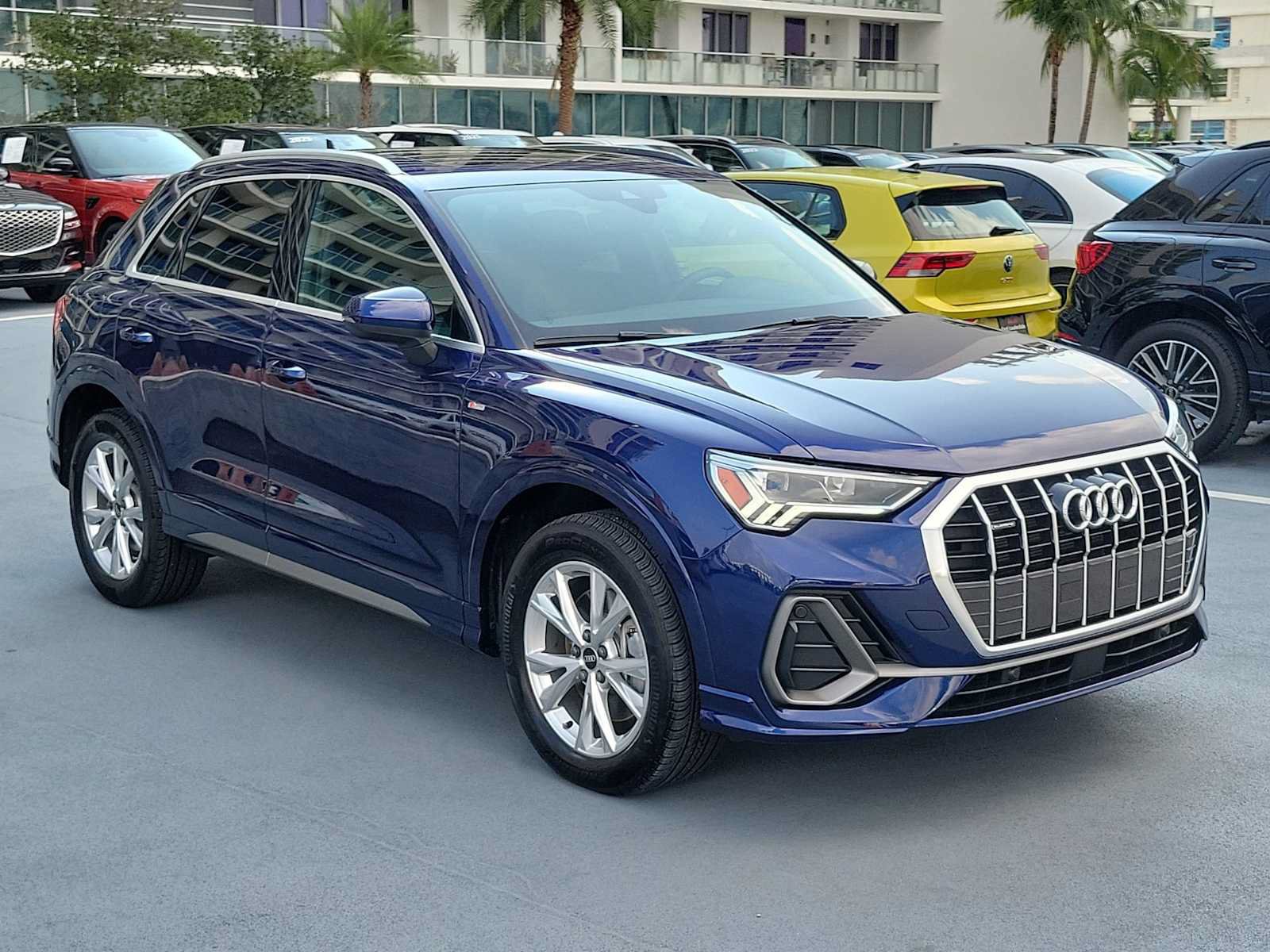 Certified 2025 Audi Q3 2.0T Premium AWD/4WD image 8