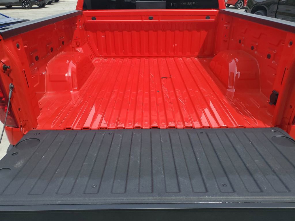 Used 2025 Chevrolet Silverado 1500 LT w/ Convenience Package II RWD image 9