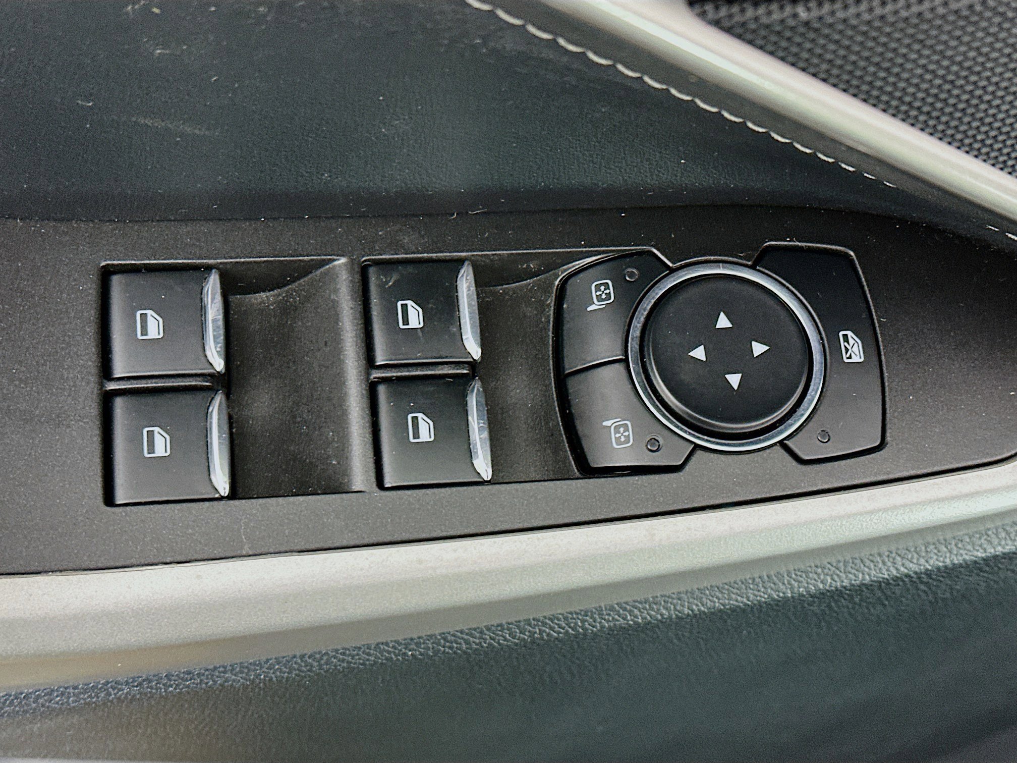 Used 2024 Ford Explorer XLT w/ Equipment Group 202A image 15