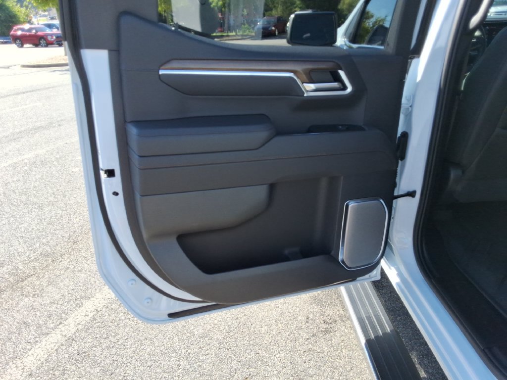 Certified 2026 Chevrolet Silverado 1500 High Country AWD/4WD image 18