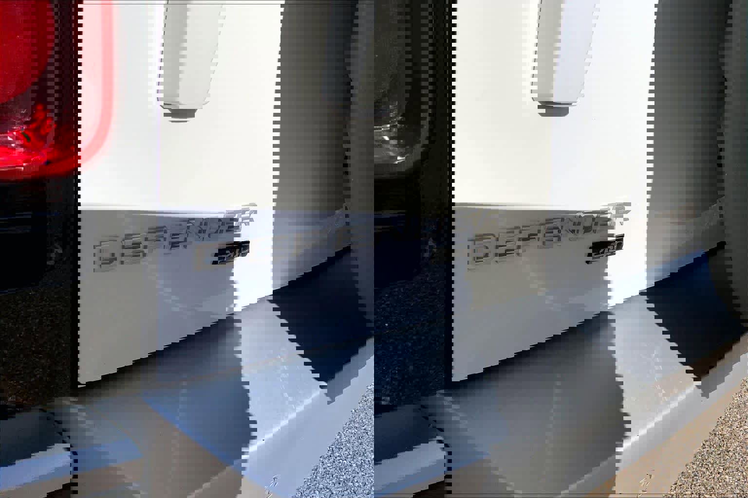 Used 2023 Land Rover Defender 110 SE image 29