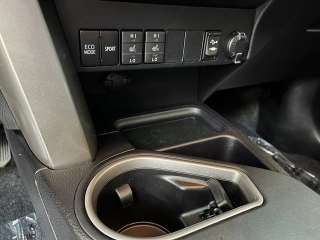Used 2018 Toyota RAV4 XLE AWD/4WD image 27