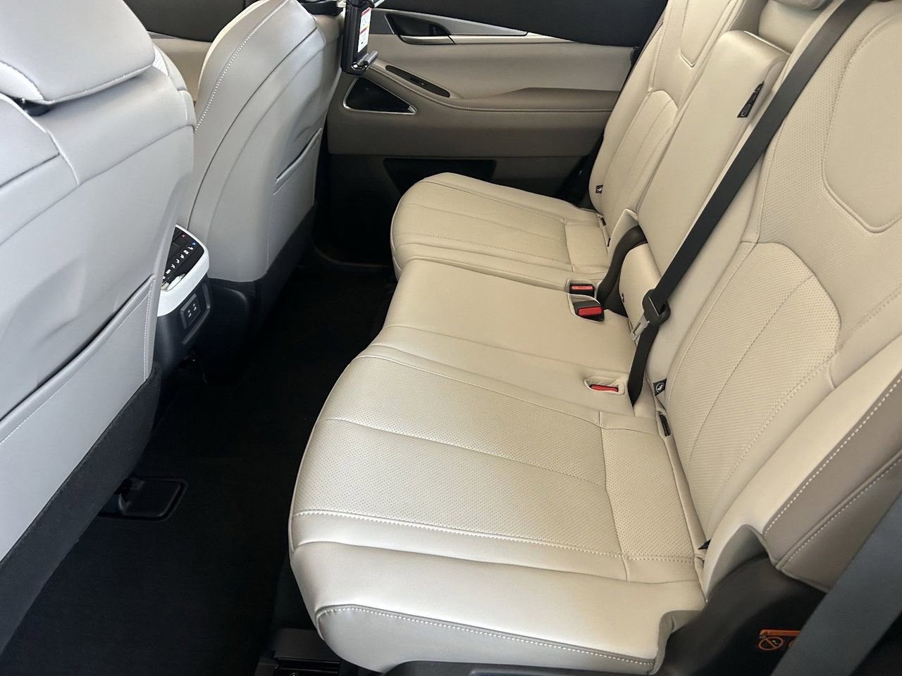 New 2027 INFINITI QX60 Luxe AWD/4WD image 16
