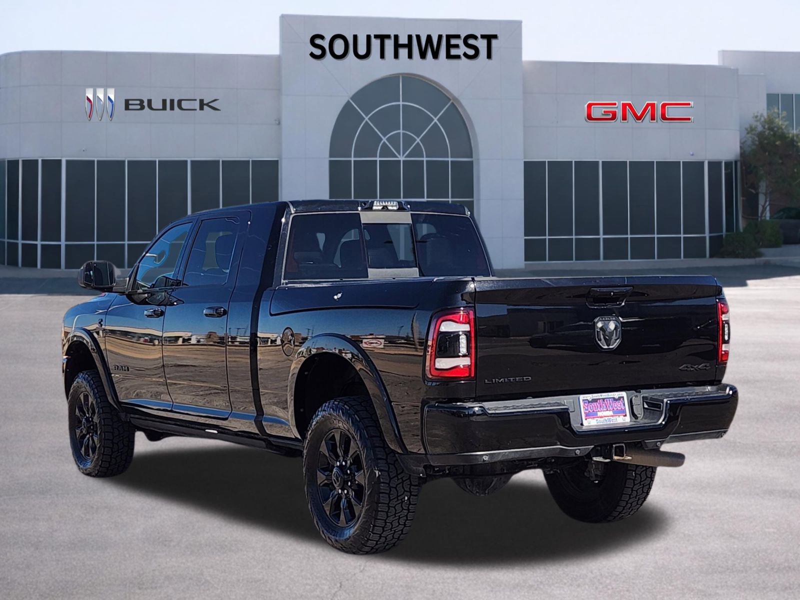 Used 2022 RAM 2500 Limited w/ Night Edition image 4