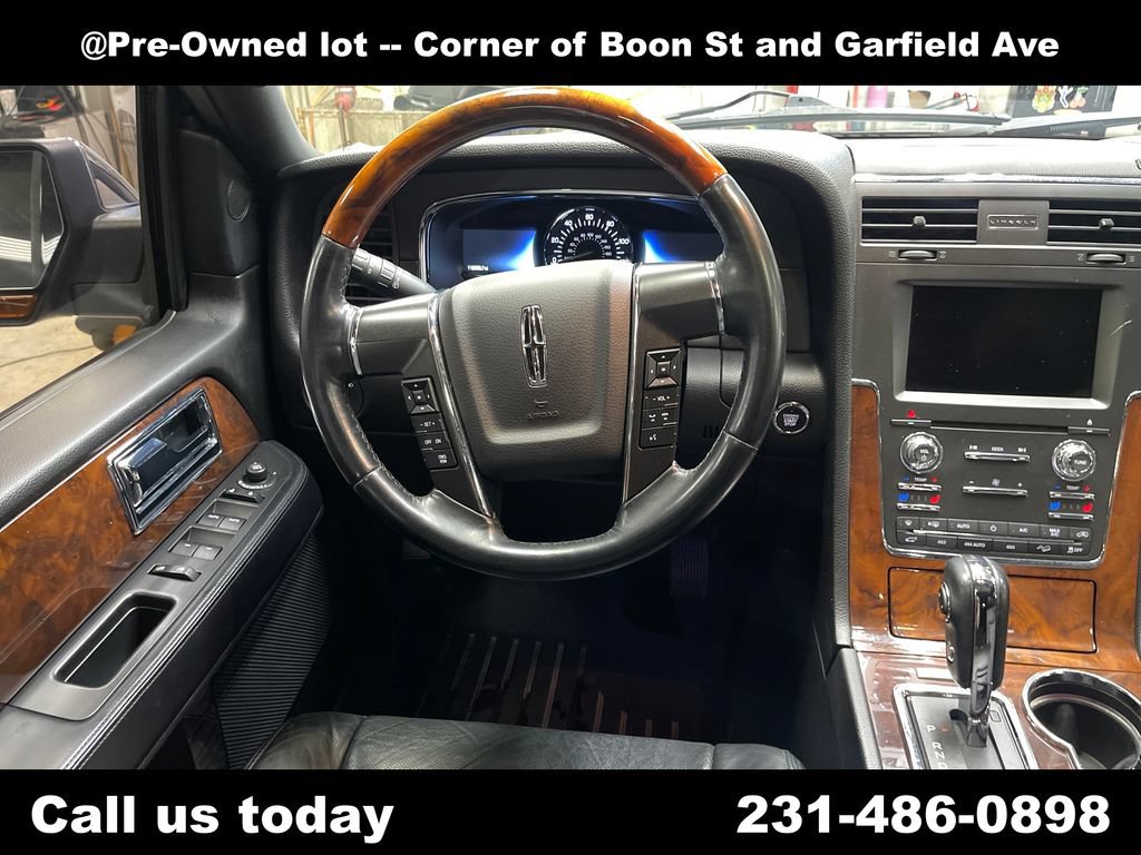 Used 2015 Lincoln Navigator 4WD image 17