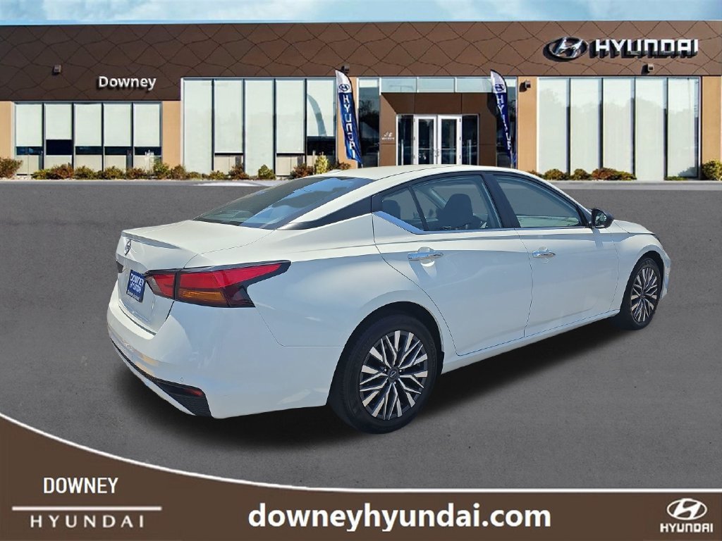 Used 2025 Nissan Altima 2.5 SV FWD image 5
