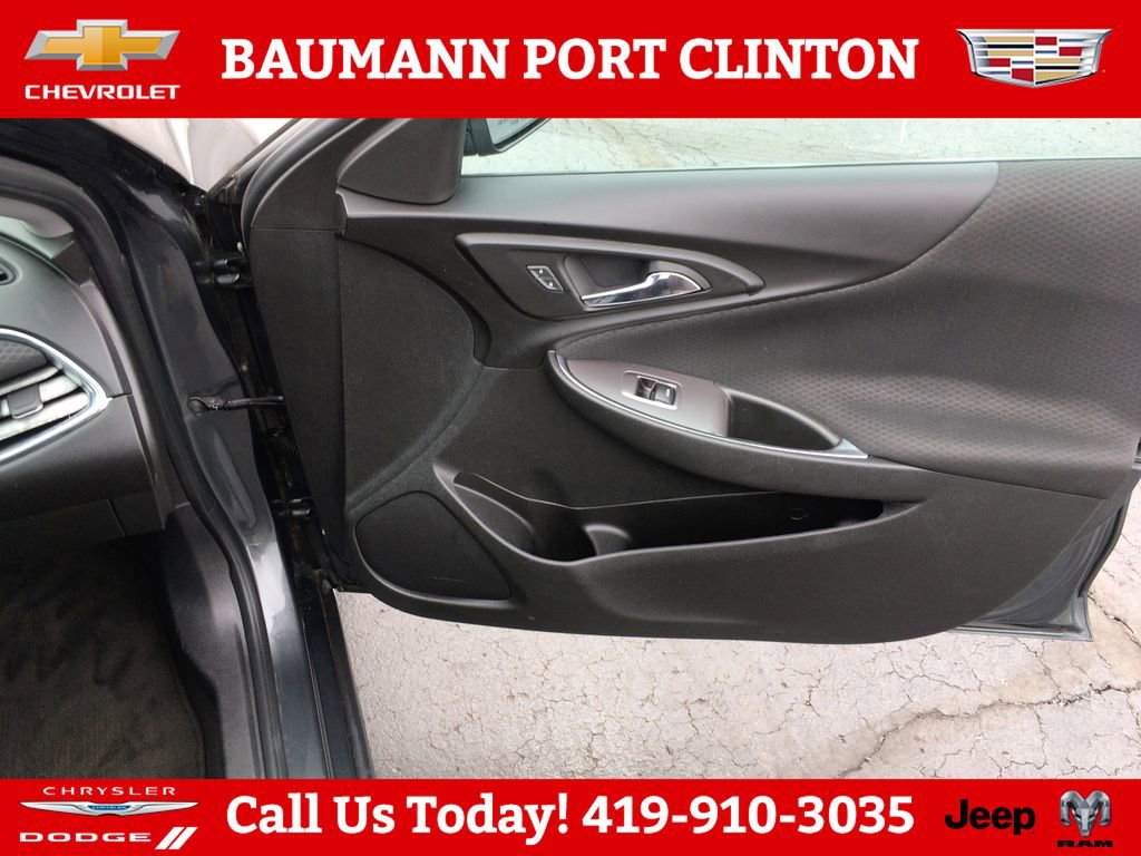 Used 2018 Chevrolet Malibu LT w/ Driver Confidence Package FWD image 12