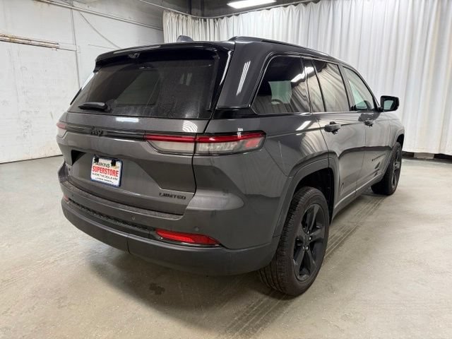 Used 2024 Jeep Grand Cherokee Limited w/ Luxury Tech Group II AWD/4WD image 5