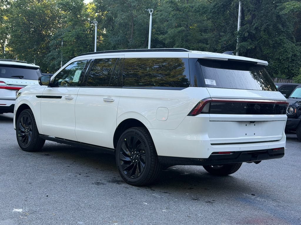 New 2027 Lincoln Navigator L Reserve w/ Jet Appearance Package AWD/4WD image 4