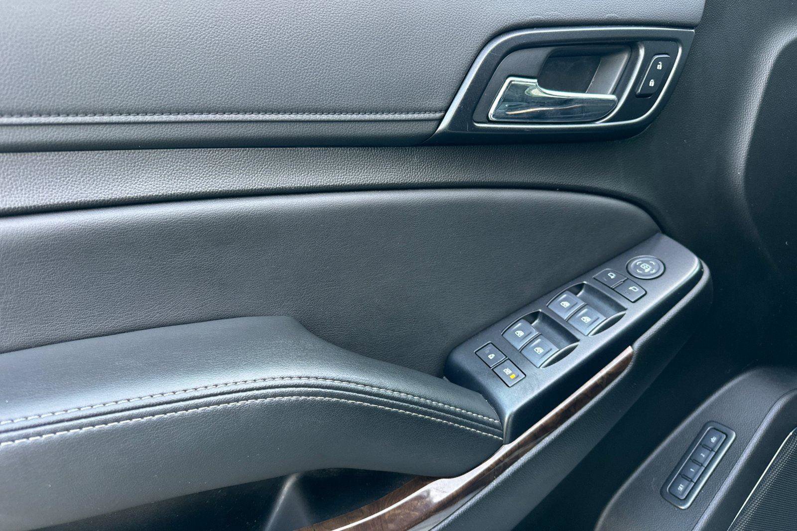 Used 2019 Chevrolet Suburban LT image 11