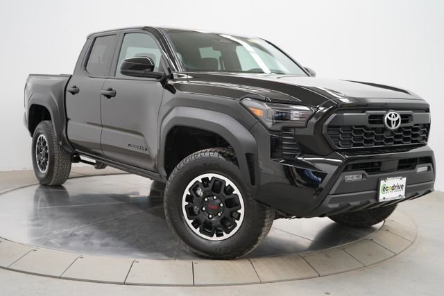 Used 2025 Toyota Tacoma TRD Off-Road image 3