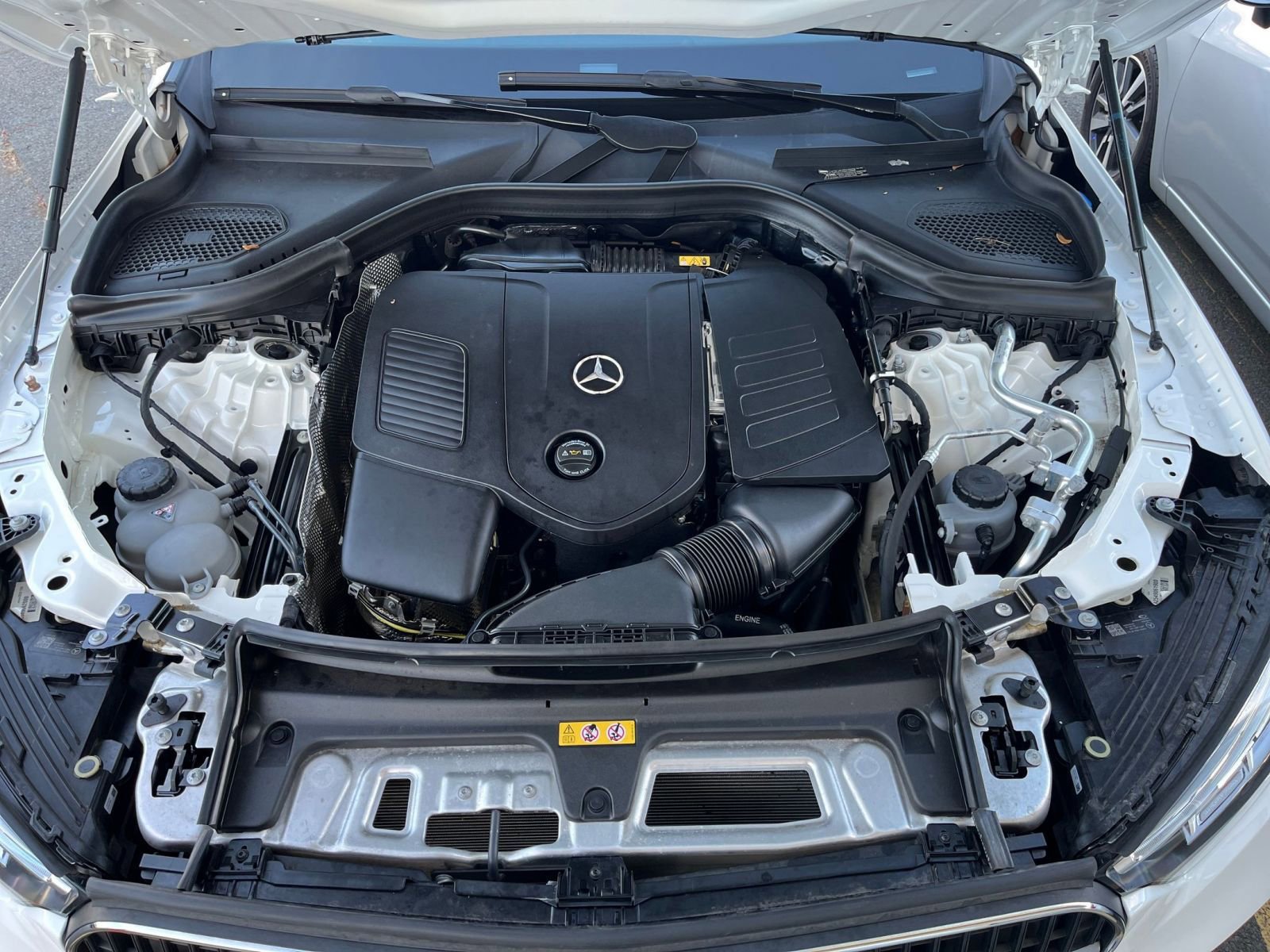 Used 2024 Mercedes-Benz GLC 300 4MATIC image 32