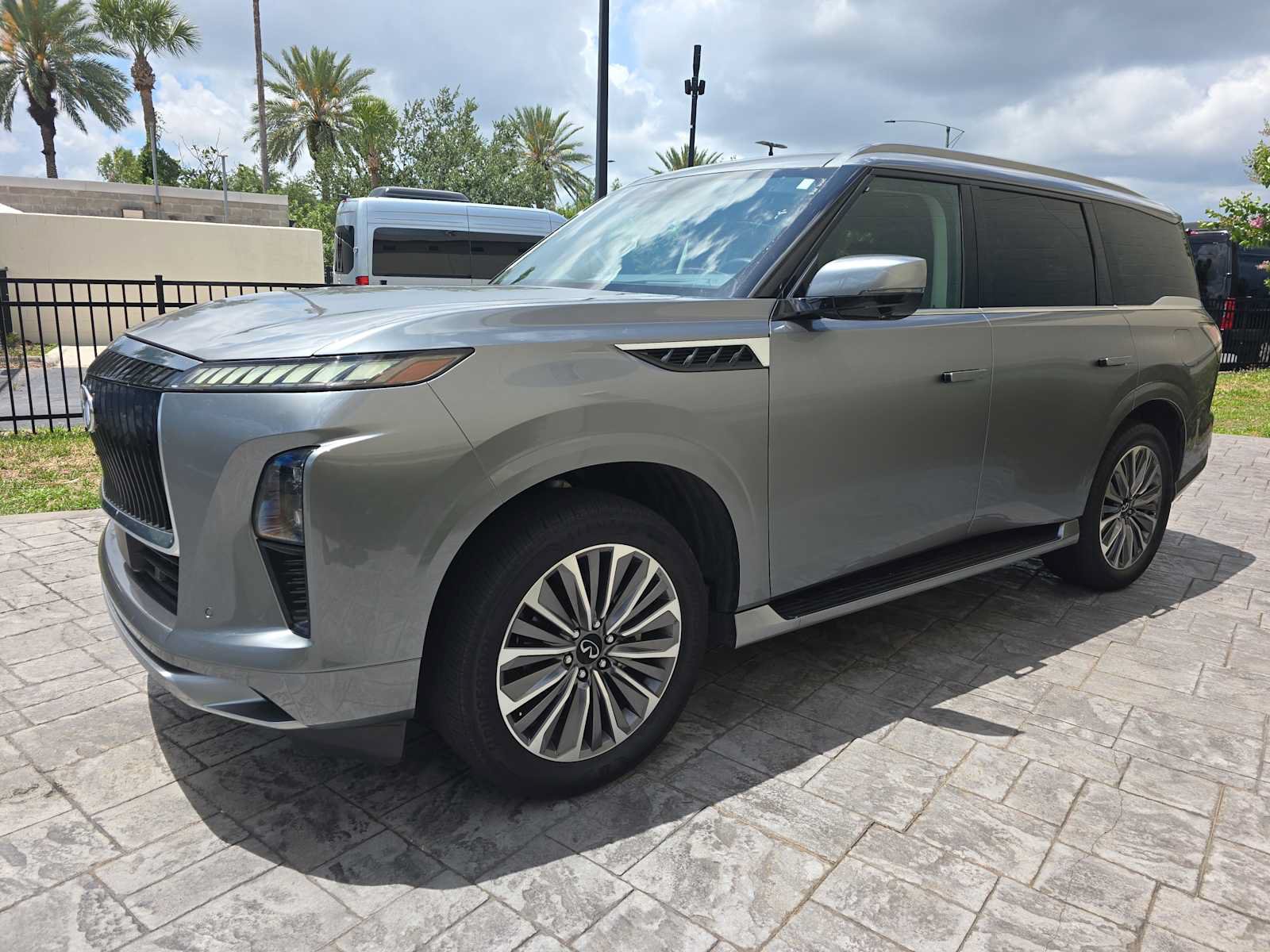 Certified 2025 INFINITI QX80 Sensory AWD/4WD image 9