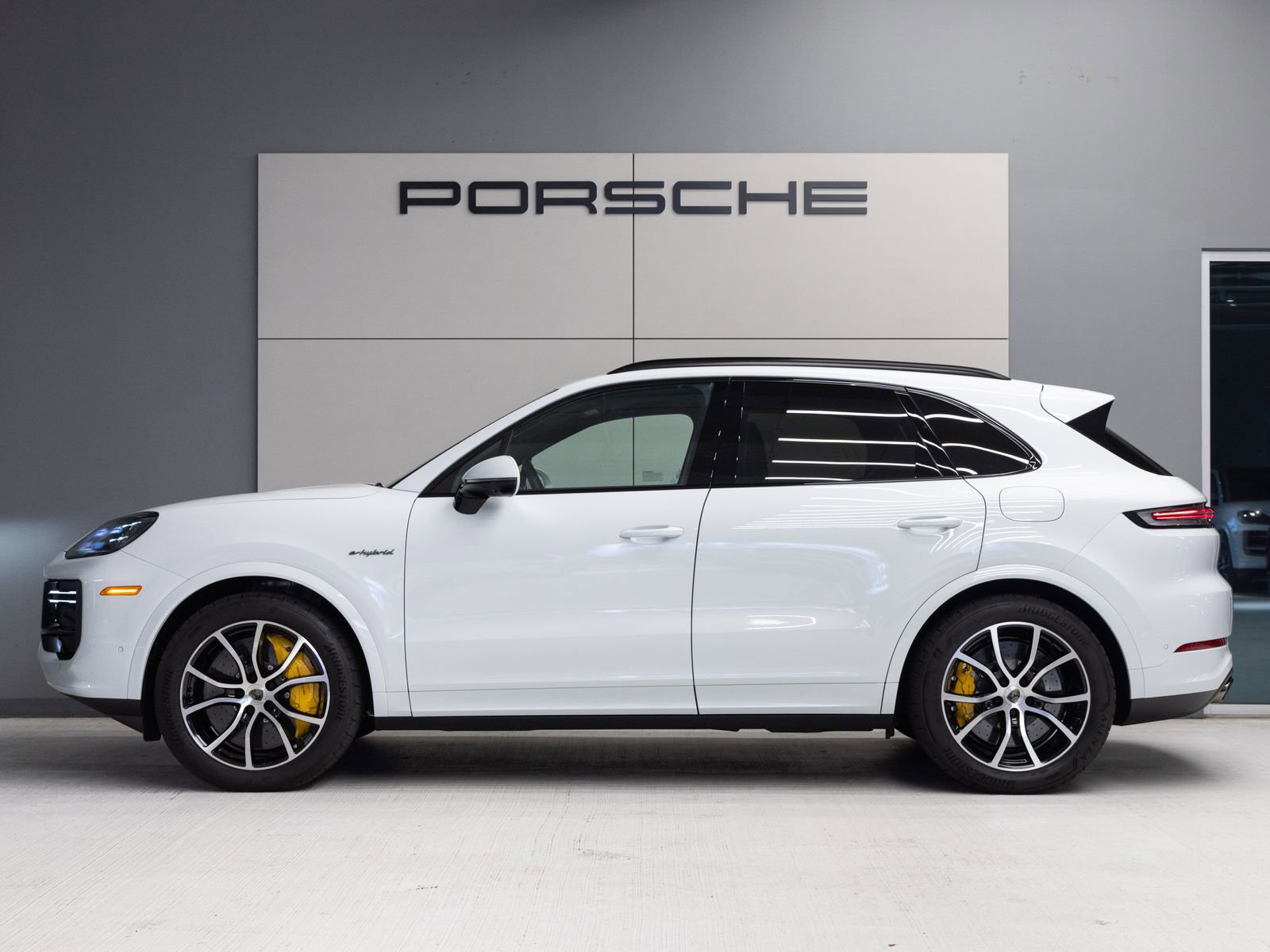 New 2026 Porsche Cayenne Turbo AWD/4WD image 2