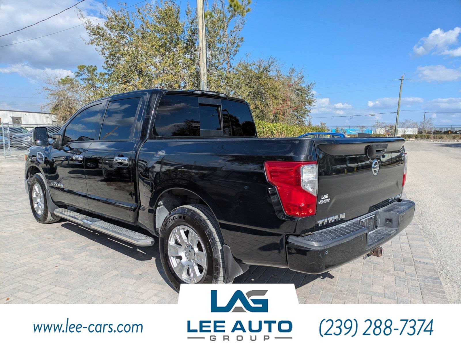 Used 2017 Nissan Titan SV AWD/4WD image 5