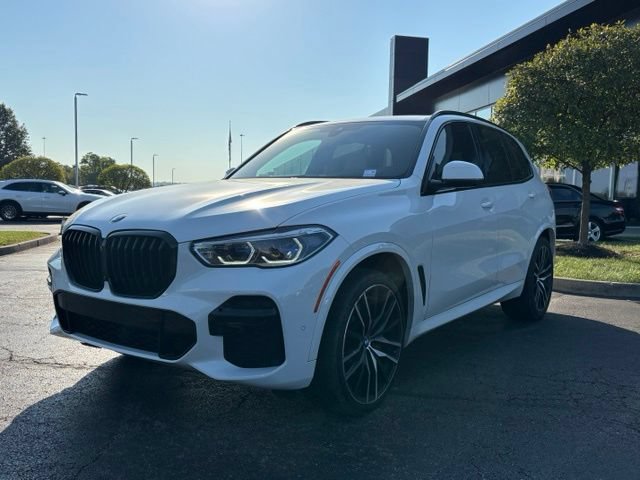 Used 2022 BMW X5 xDrive40i w/ M Sport Package AWD/4WD image 3