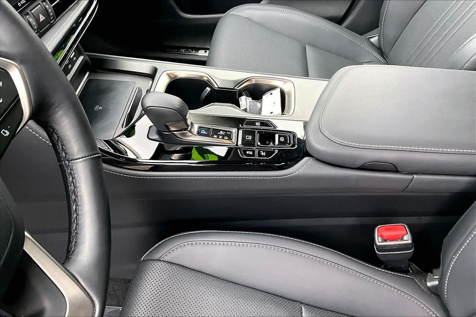 Used 2026 Lexus NX 350h AWD w/ Accessory Package (2T) image 17