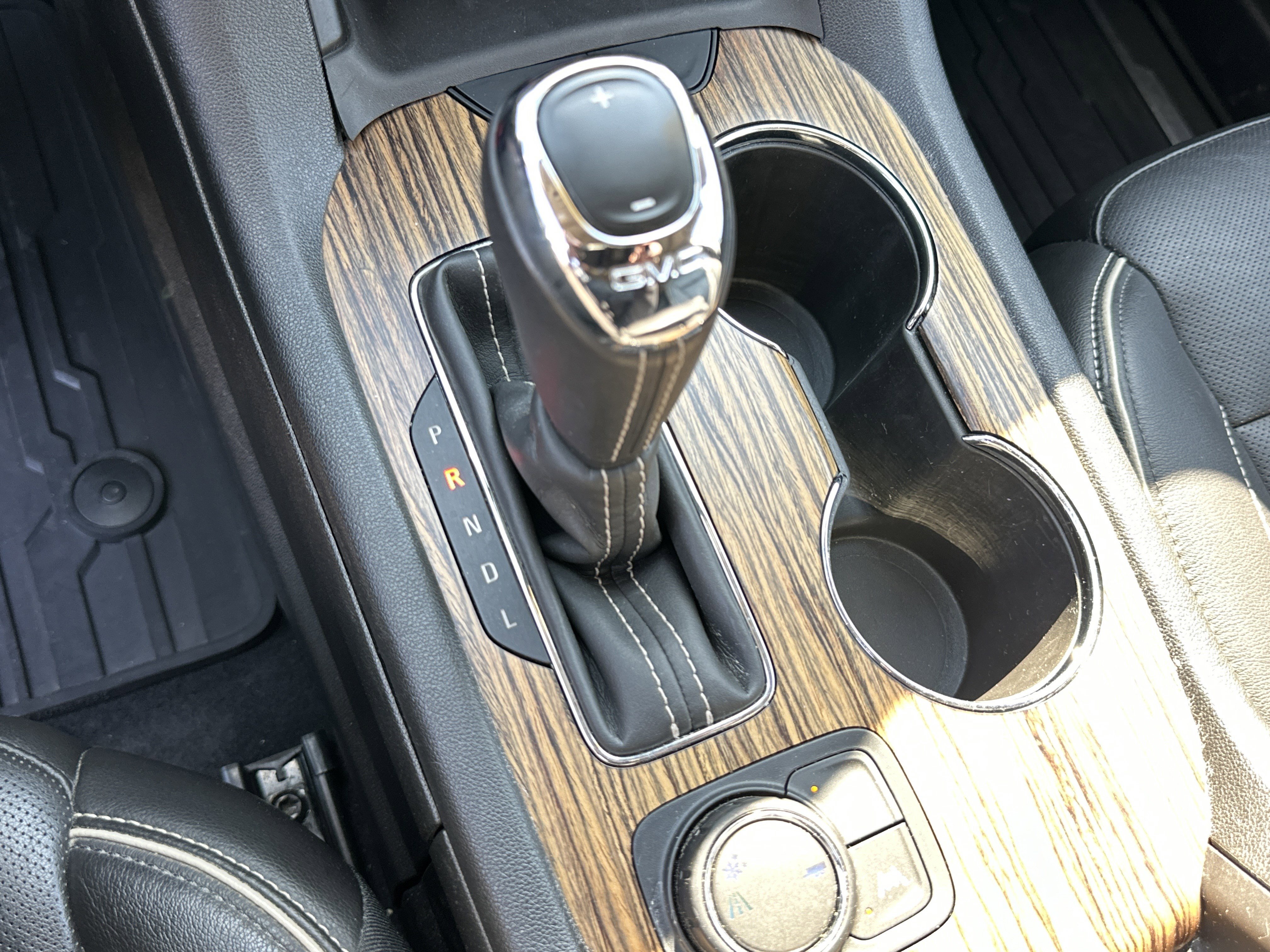 Certified 2019 GMC Acadia Denali w/ Technology Package image 33