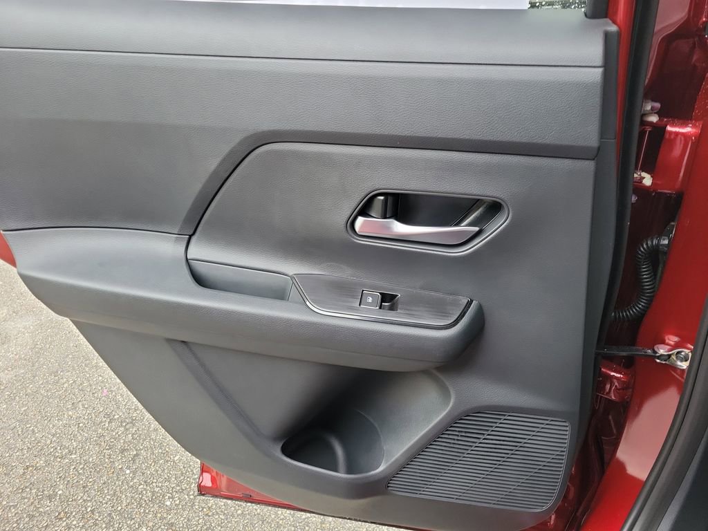 New 2026 Nissan Kicks SR image 14