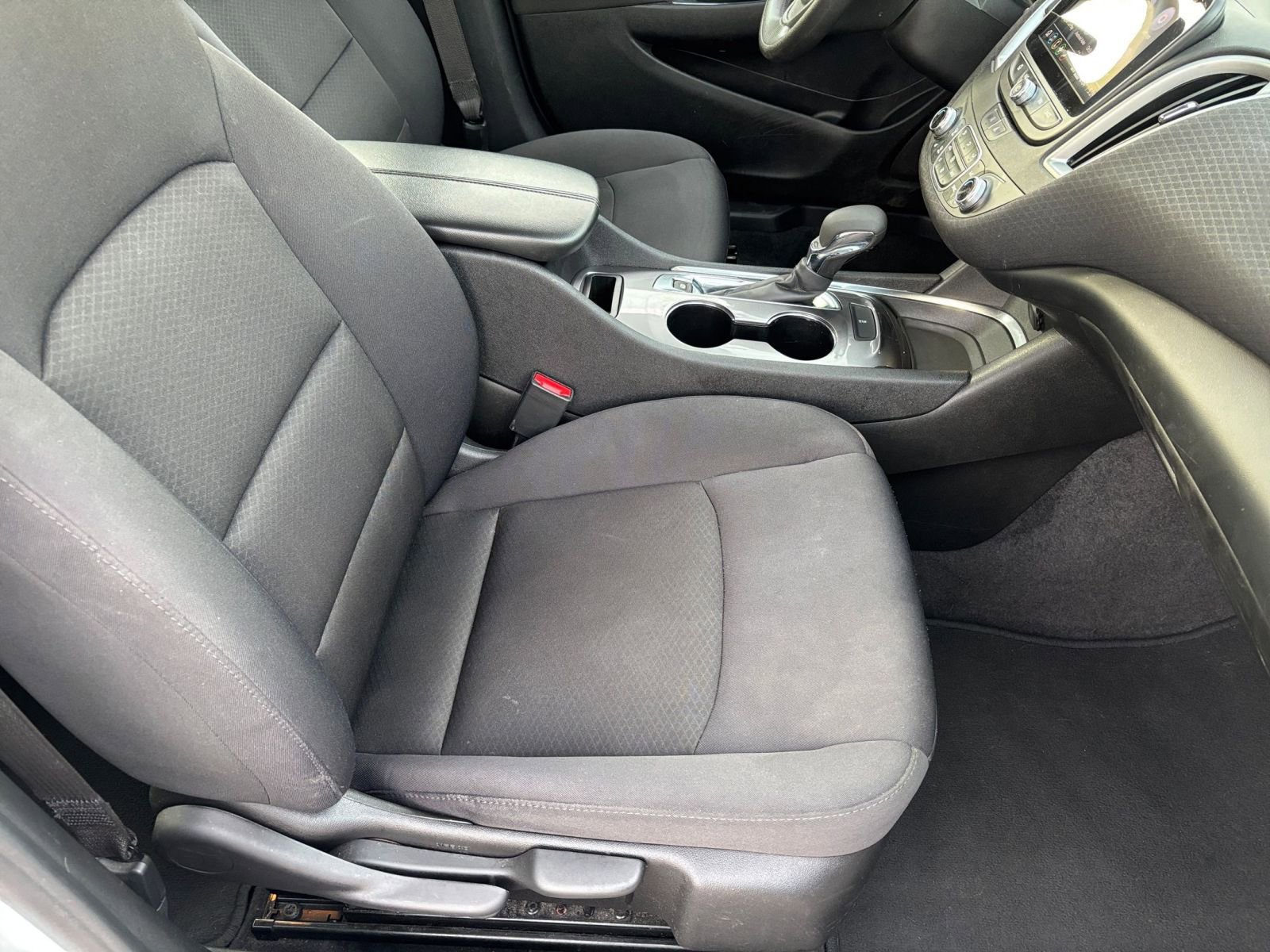 Used 2022 Chevrolet Malibu LT image 37