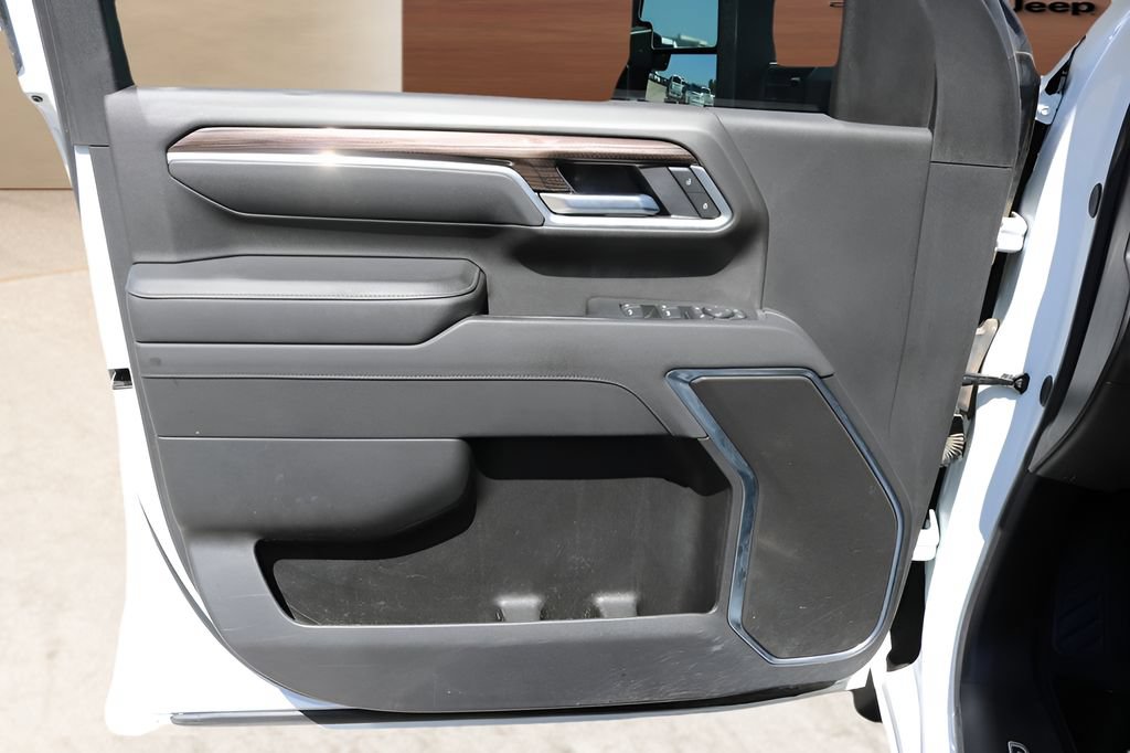 Used 2025 Chevrolet Silverado 3500 LT w/ Safety Package AWD/4WD image 12