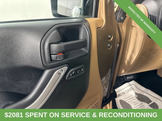 Used 2015 Jeep Wrangler Unlimited Sahara w/ Connectivity Group AWD/4WD image 17