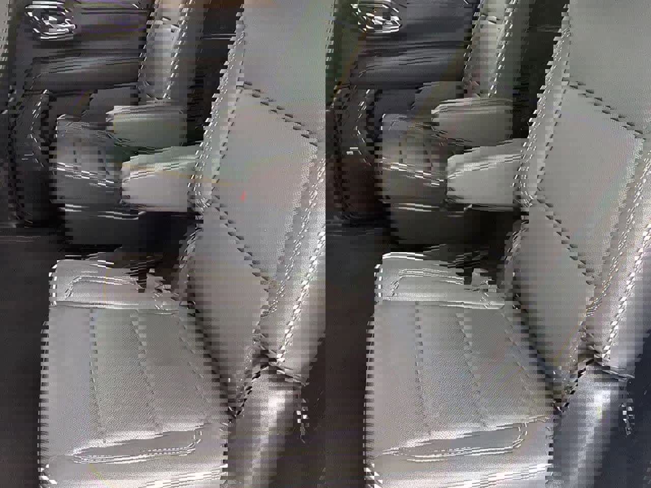 Used 2023 Chevrolet Suburban Premier image 18