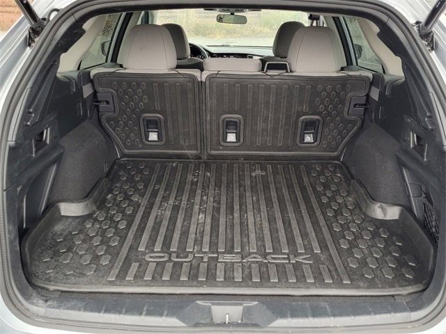 Used 2025 Subaru Outback Premium image 12