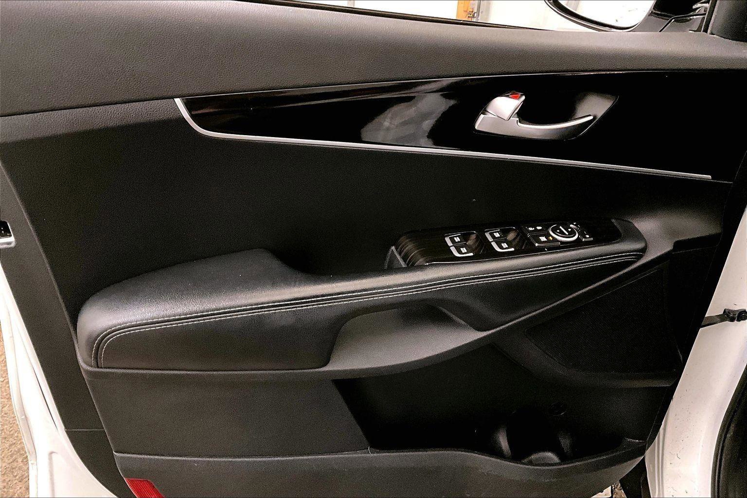 Used 2020 Kia Sorento AWD V6 image 23