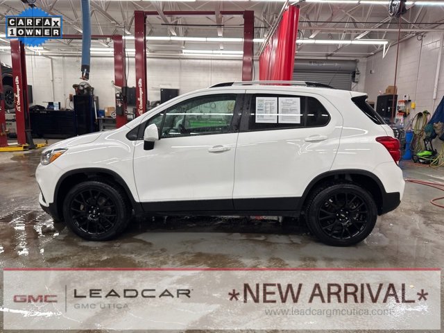 Used 2022 Chevrolet Trax LT w/ Sport Edition image 2