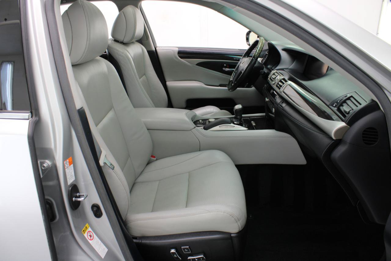 Used 2016 Lexus LS 460 w/ Comfort Package RWD image 45