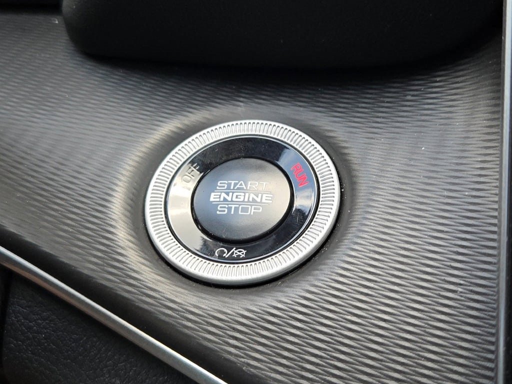 New 2025 Jeep Grand Cherokee Altitude image 30