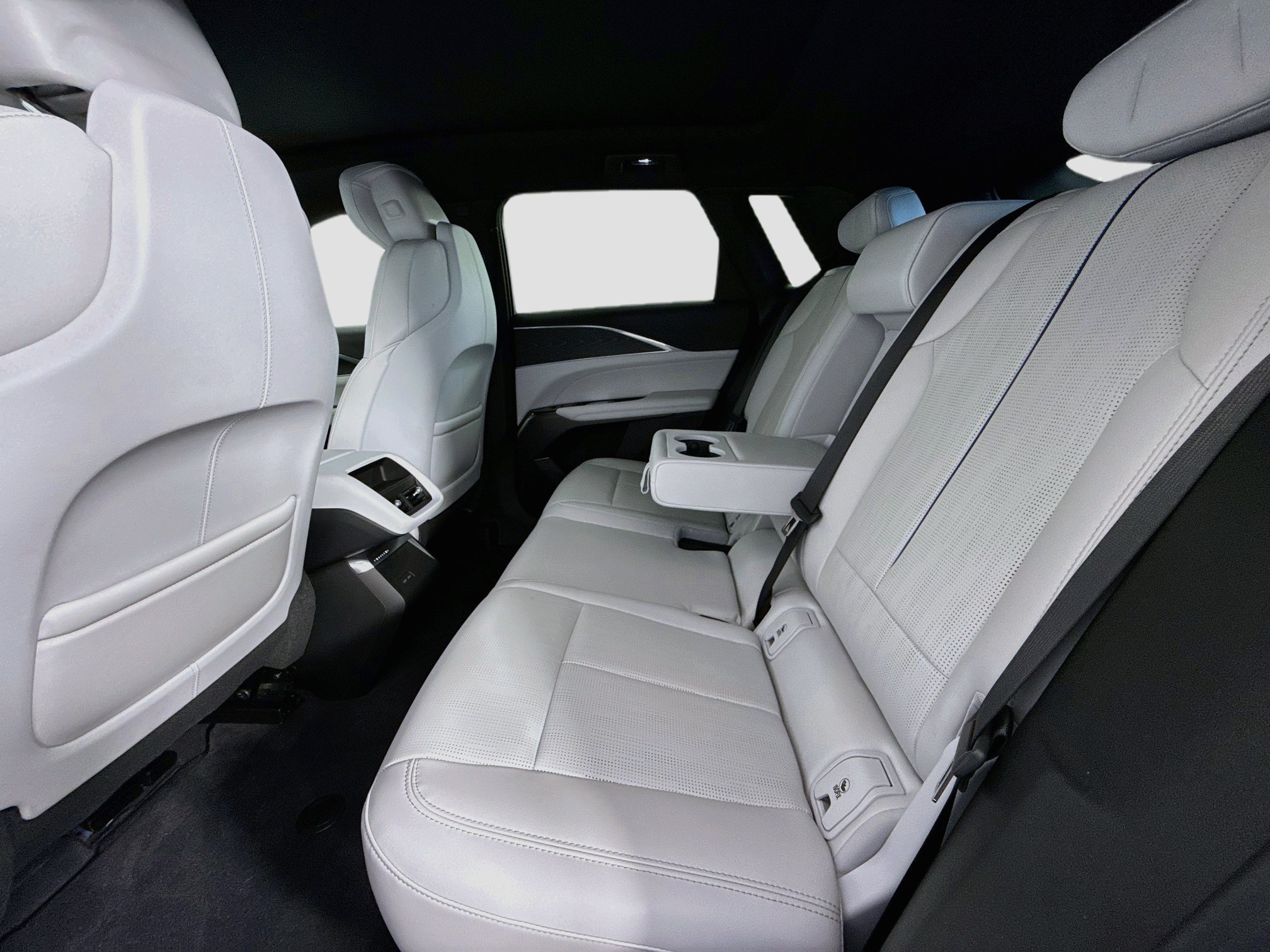 Used 2024 Cadillac Lyriq Luxury RWD image 25
