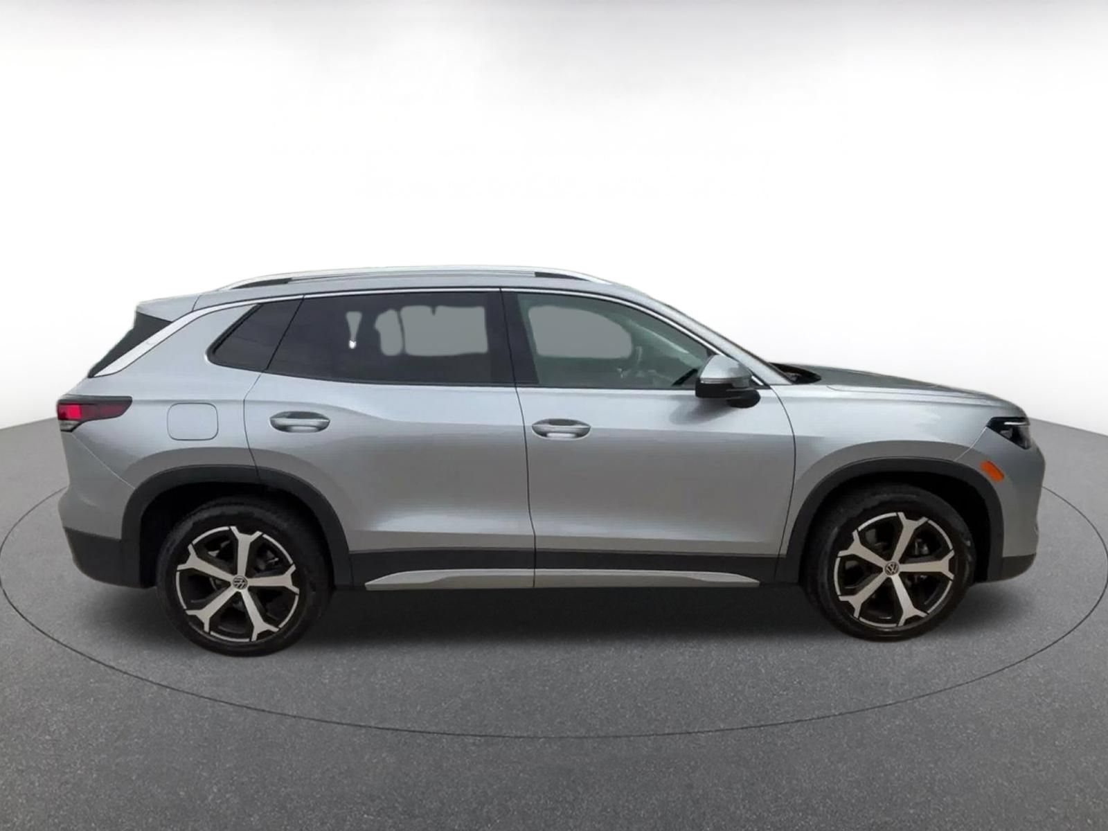Used 2026 Volkswagen Tiguan SE AWD/4WD image 15
