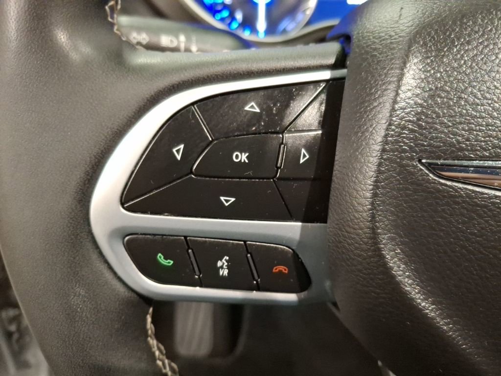 Used 2024 Chrysler Pacifica Touring-L image 22