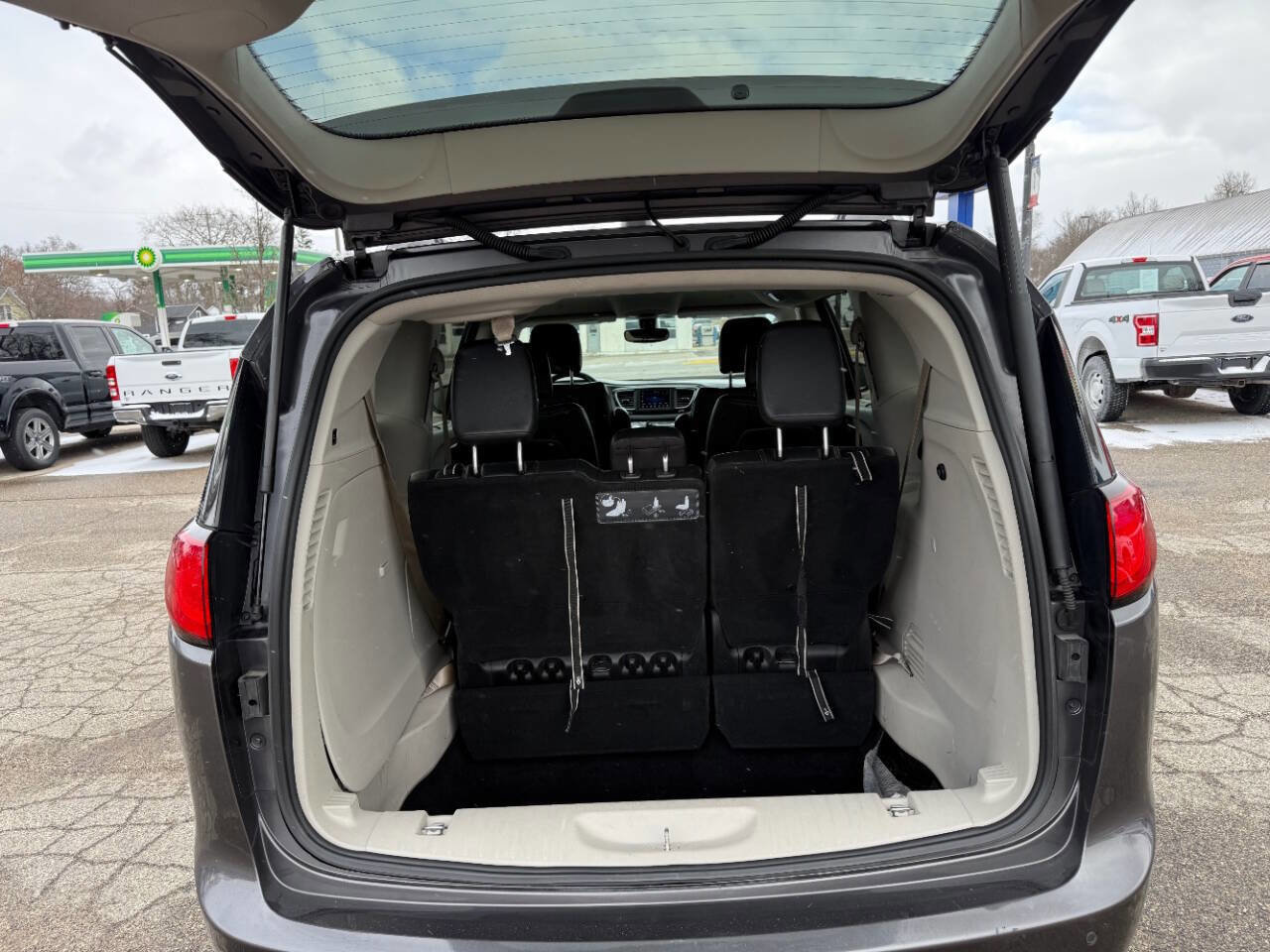Used 2020 Chrysler Pacifica Touring-L FWD image 27