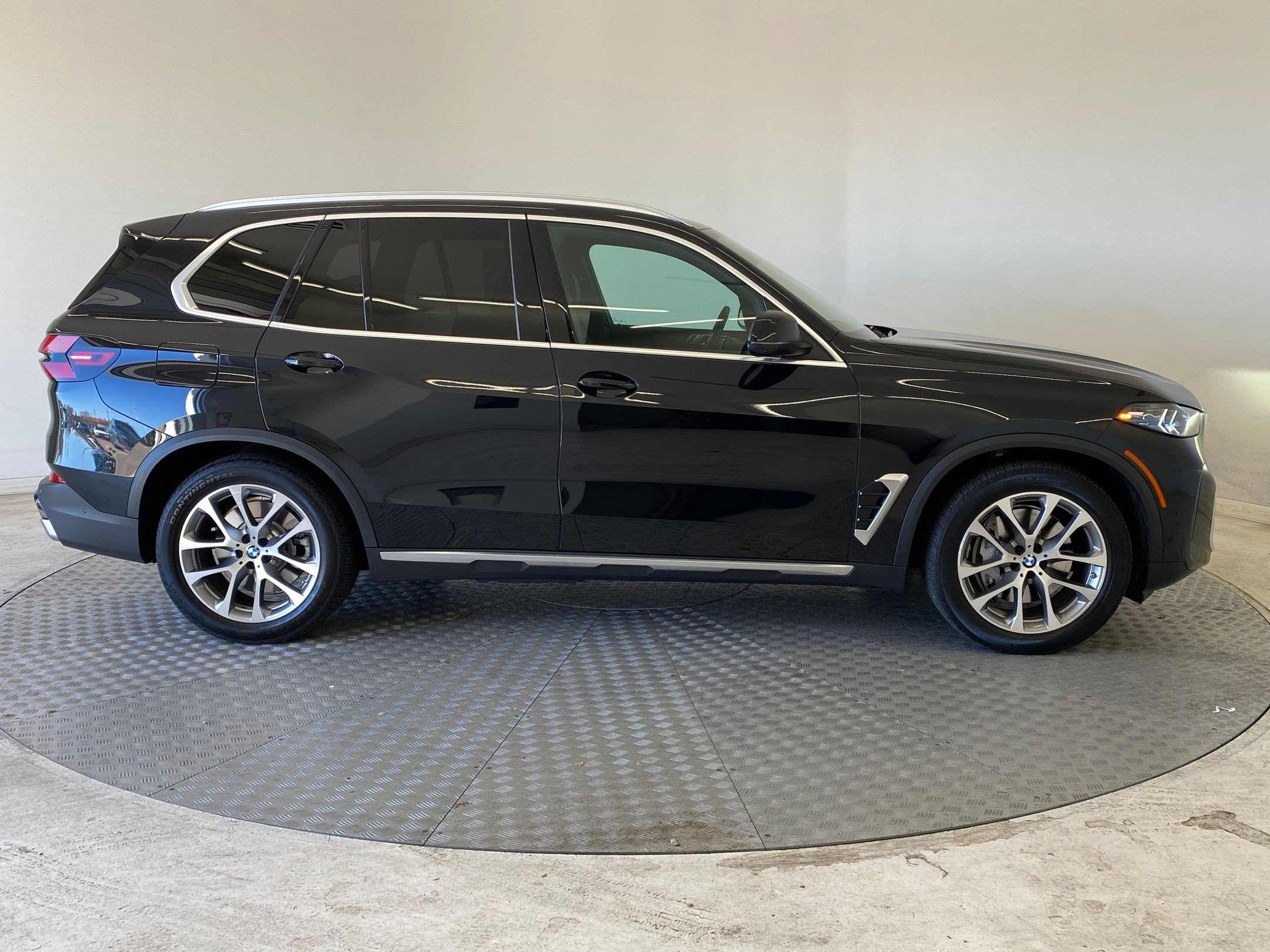 Used 2026 BMW X5 xDrive50e w/ Premium Package image 8