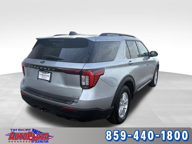 Used 2025 Ford Explorer Active AWD/4WD image 2